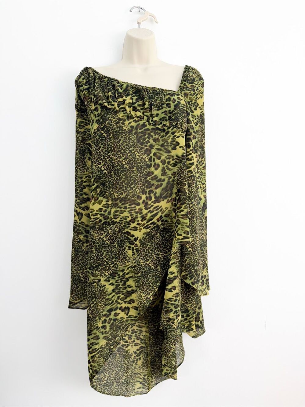 Essence by Mail Vintage Women’s Boho Sheer Green Chartreuse Black Animal Print T